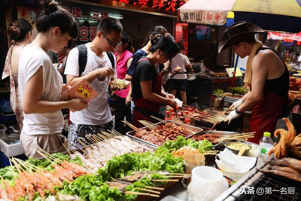 家庭版砂锅土豆粉的做法（街上卖10元一份的砂锅土豆粉，大厨教你在家做，爽滑Q弹出锅喷香）-云帆学社